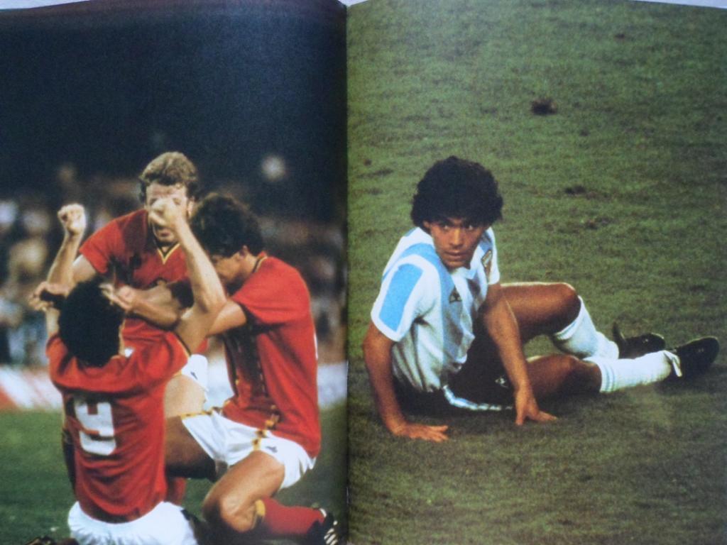 книга-фотоальбом - Чемпионат мира по футболу 1982 7