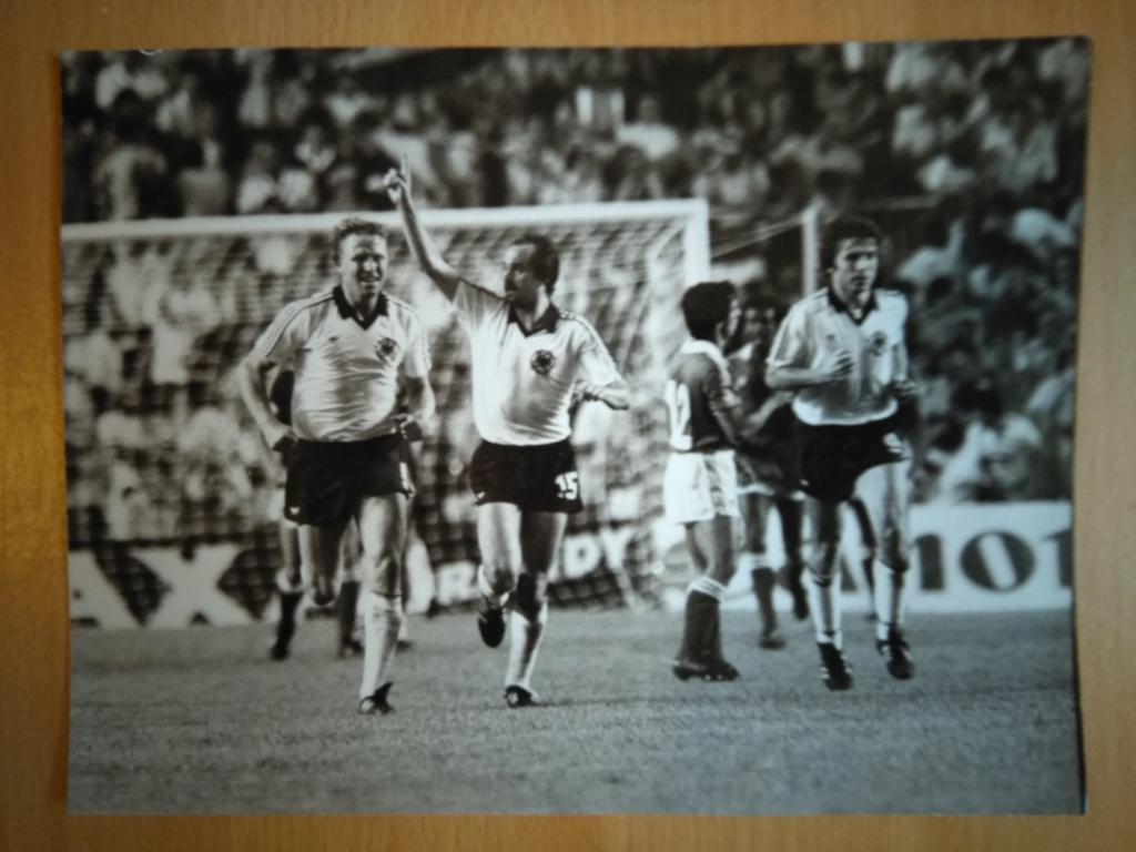 Фото оригинал Чемпионат мира по футболу 1982.