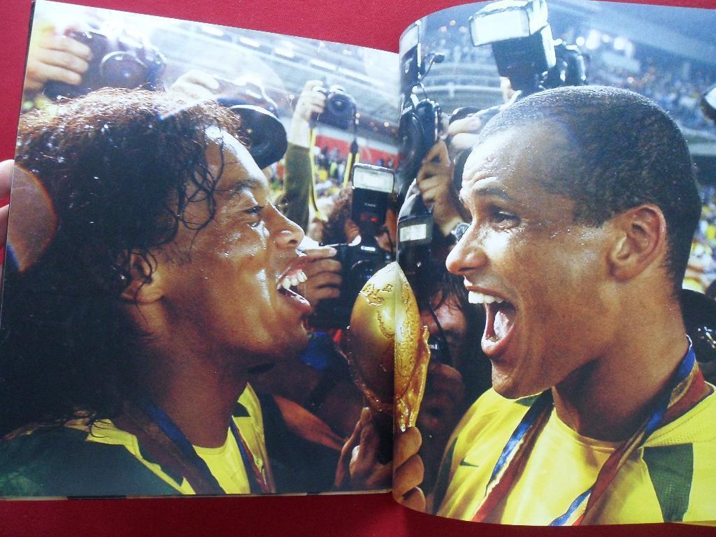 фотоальбом Чемпионат мира по футболу 2002 (+постер сб.Бразилии) 3