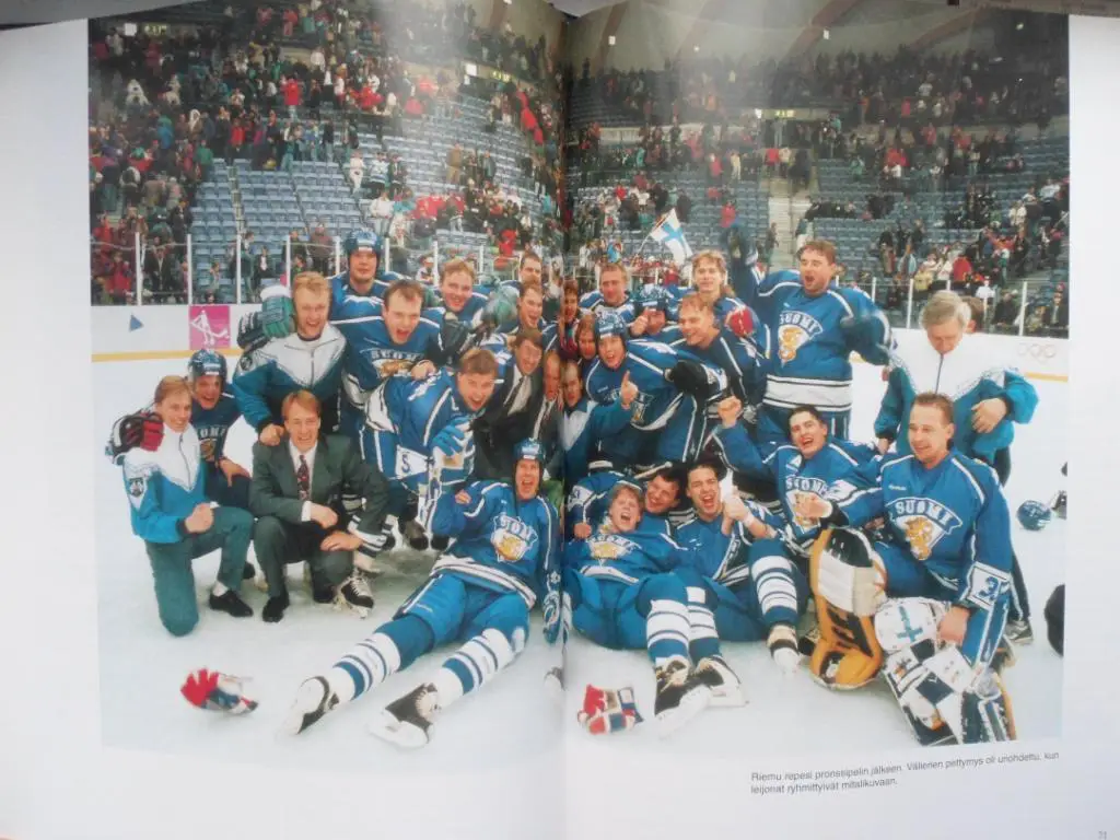 фотоальбом Чемпионаты мира по хоккею 1991-1994 + Олимпиада 1992 и 1994 (хоккей) 3