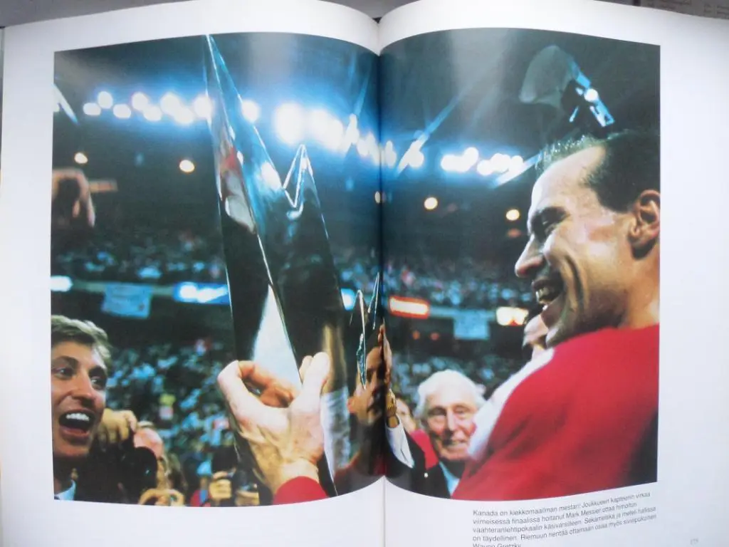 фотоальбом Чемпионаты мира по хоккею 1991-1994 + Олимпиада 1992 и 1994 (хоккей) 6