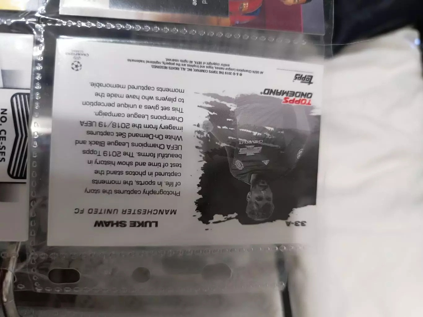 Люк шоу Манчестер юнайтед карта с автографом 1