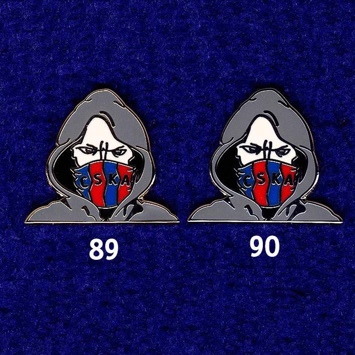 Знак, значок фанат ЦСКА. Серый капюшон, шарф CSKA