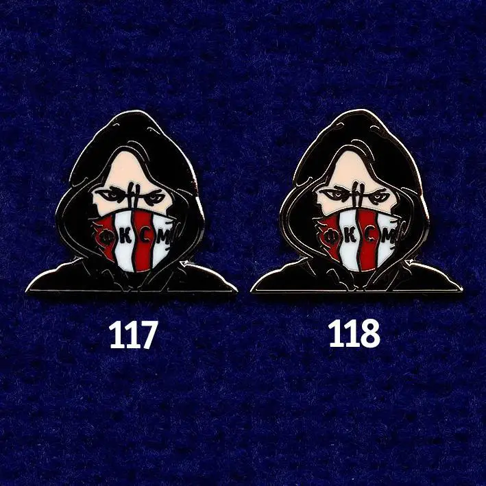 Знак, значок фанат Спартака. Чёрный капюшон, шарф ФКСМ