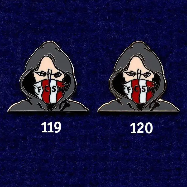 Знак, значок фанат Спартака. Серый капюшон, шарф FCSM