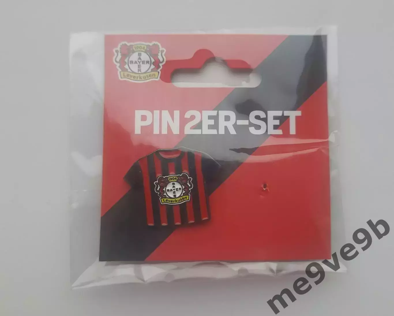 Официальный значок ФК Байер 04 Леверкузен, Германия. Выпуск 2025 года