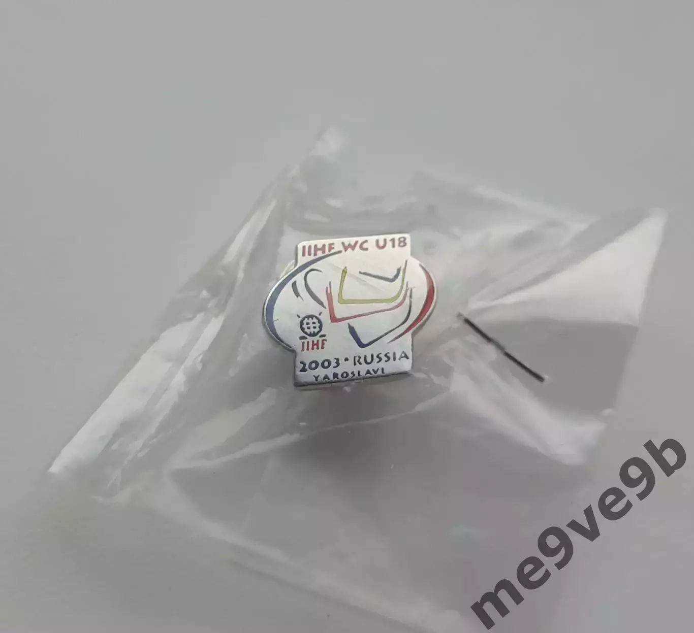 Официальный значок молодежного чемпионата мира по хоккею Ярославль 2003