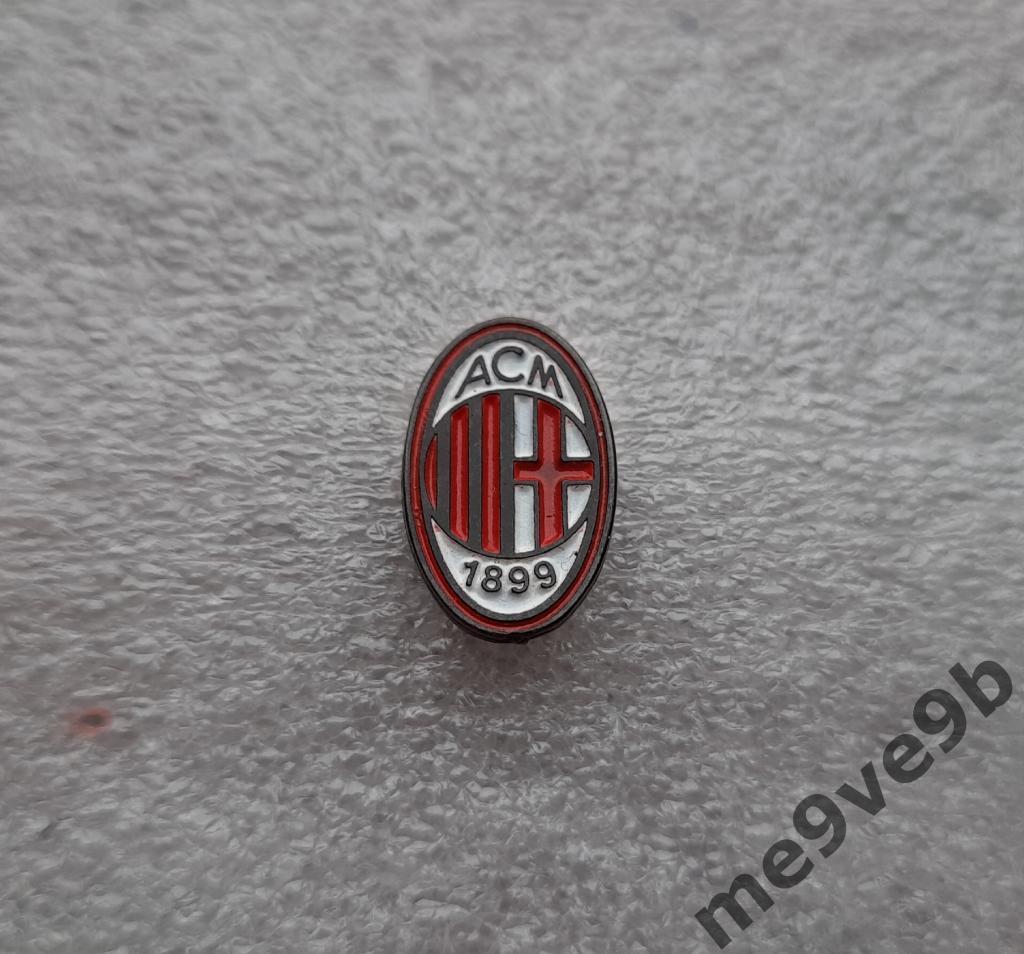 (2) Официальный значок ФК Милан Милан, Италия