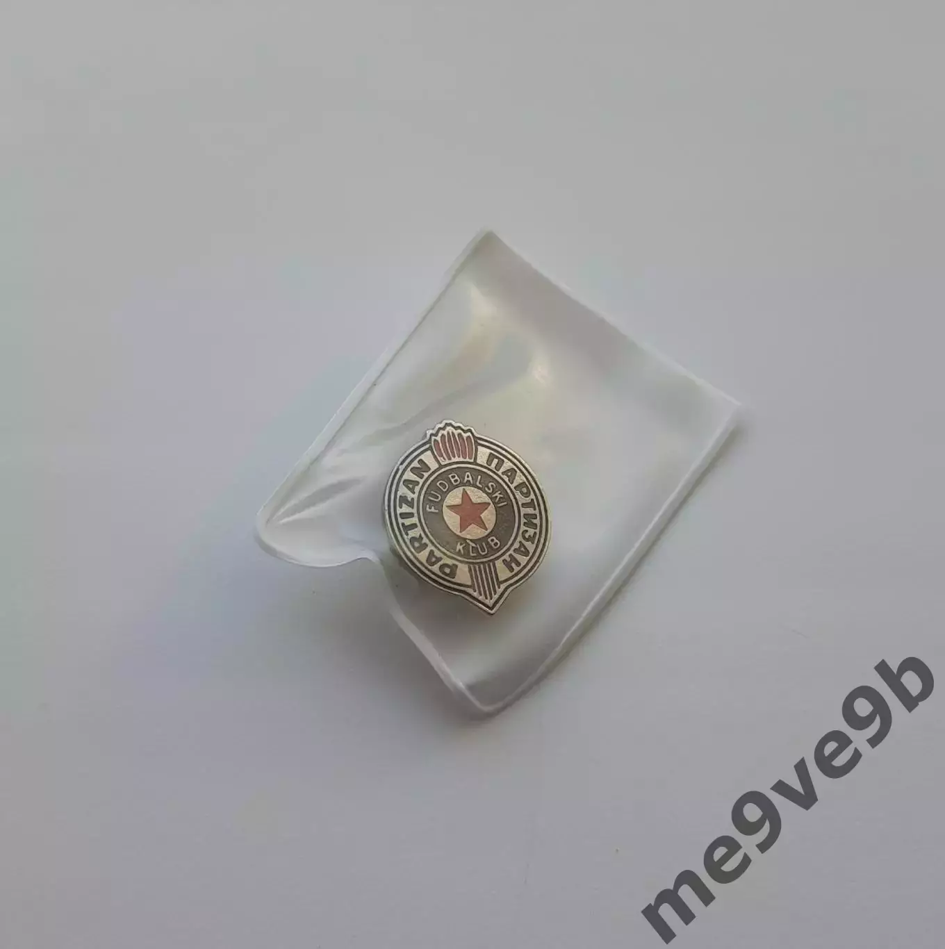 Официальный значок ФК Партизан Белград, Сербия