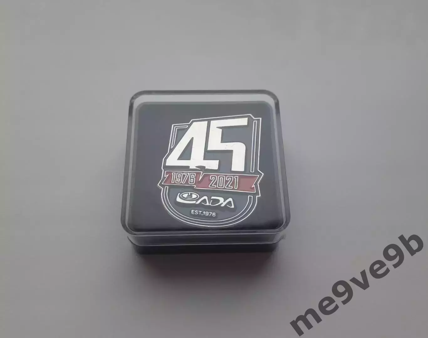 Официальный юбилейный значок ХК Лада Тольятти 1