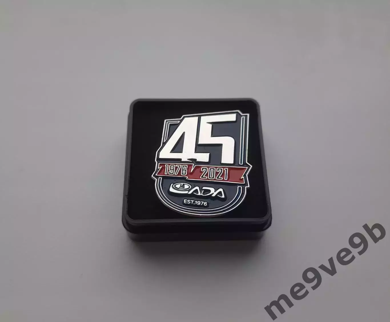 Официальный юбилейный значок ХК Лада Тольятти