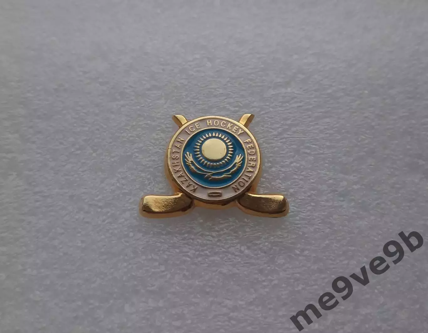 Официальный значок федерации хоккея Казахстана
