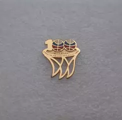 (3) Официальный значок Российской федерации баскетбола (РФБ)