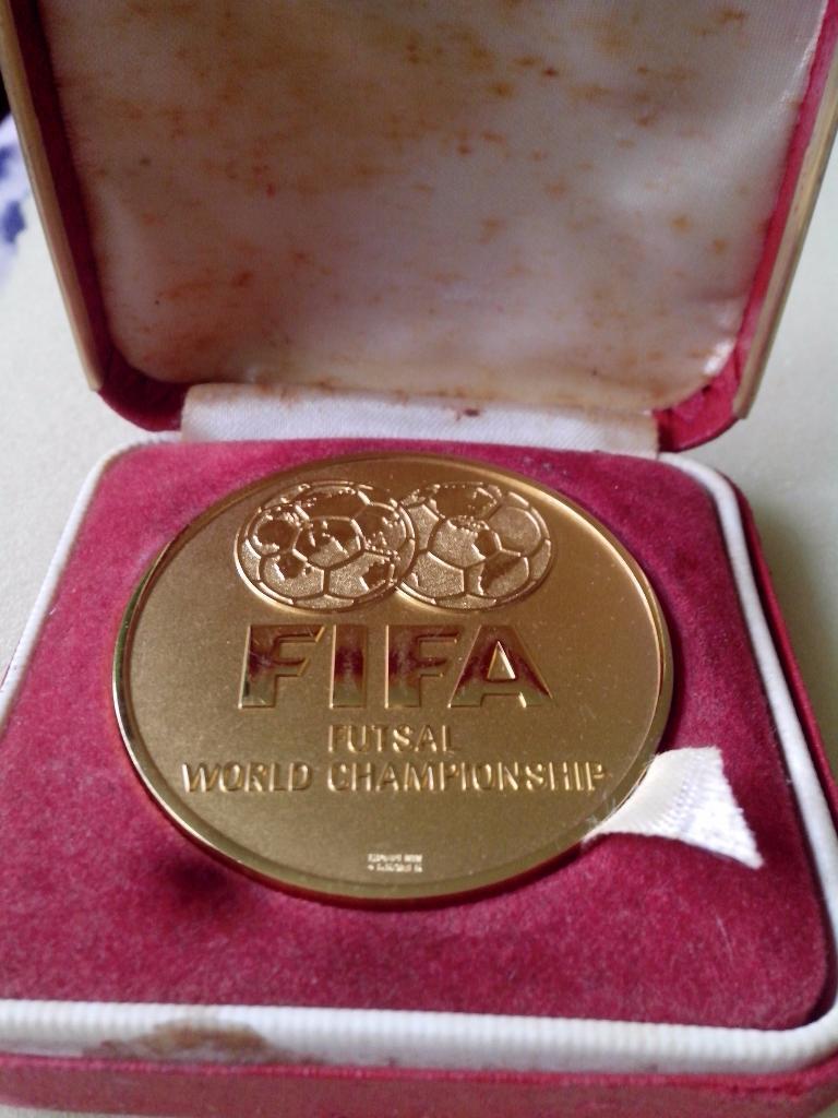 Футбол.Официальная медаль ФИФА. Чемпионат мира по мини- футболу.Гватемала 2000г