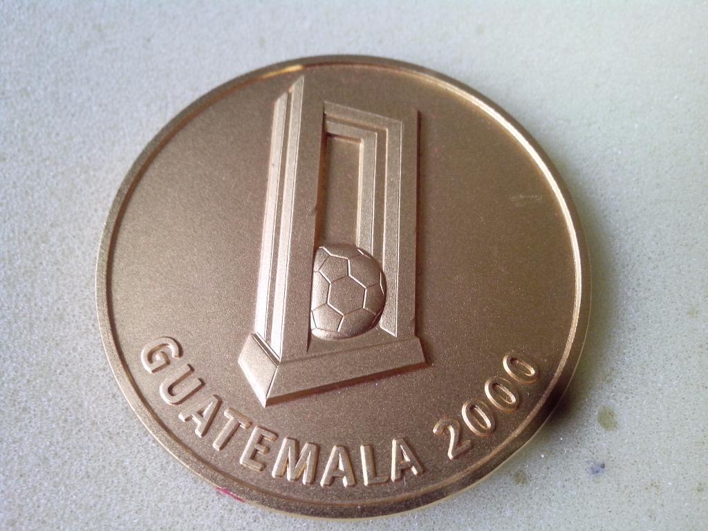 Футбол.Официальная медаль ФИФА. Чемпионат мира по мини- футболу.Гватемала 2000г 2