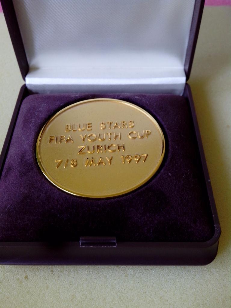 Футбол.Официальная медаль ФИФА. BLUE STARS /YOUTH CUP Цюрих 1997