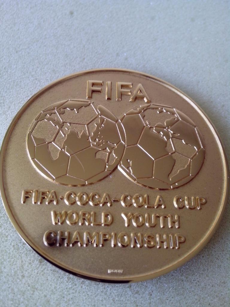 Футбол.Официальная медаль ФИФА. CUP World Youth Champion Ship Катар 1990 2