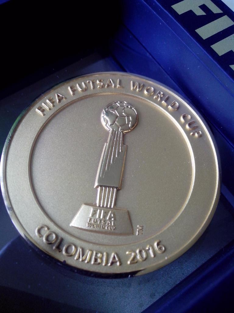Футбол.Официальная медаль ФИФА. FUTSAL World Cup Колумбия 2016 1