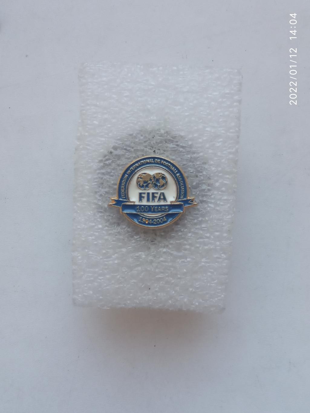 Значок. Федерация Футбола ФИФА 100 лет