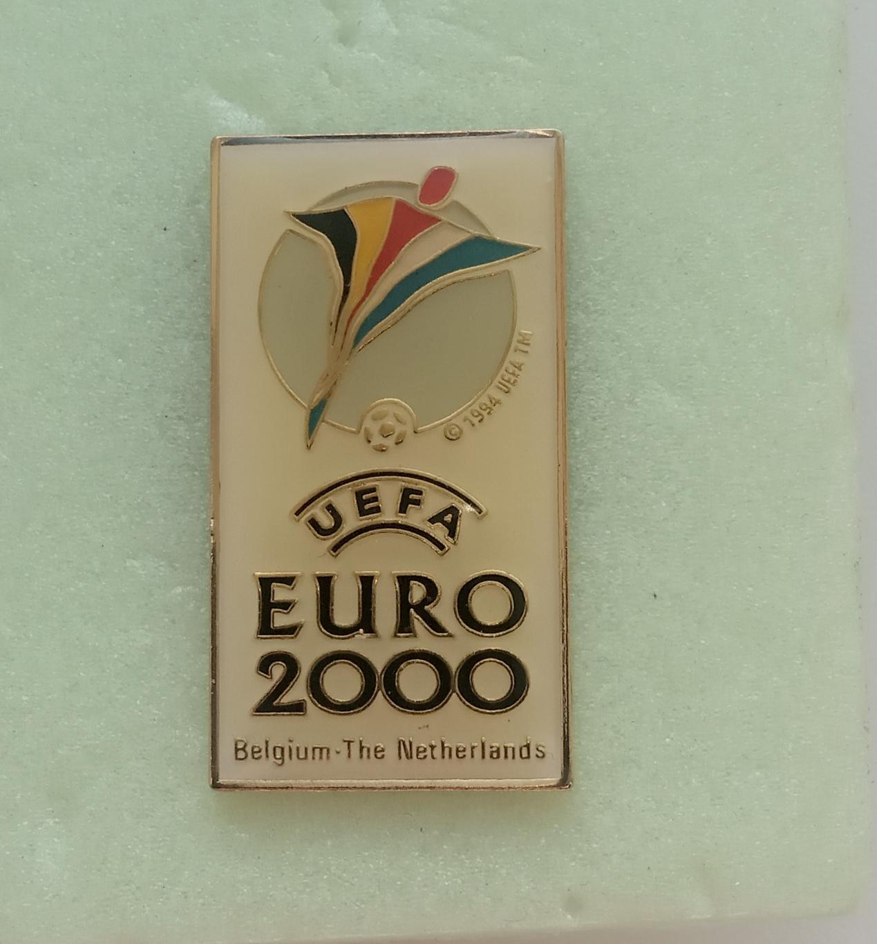 Значок. Euro-2000- официальный знак