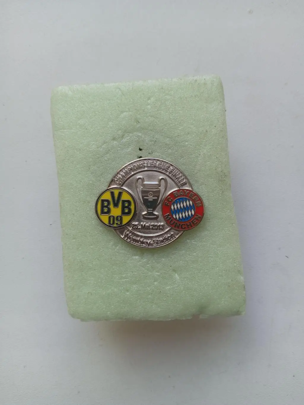 Значок. ФК Боруссия Дормунд-Бавария Мюнхен ФИНАЛ Л.Ч. 25.5.2013г