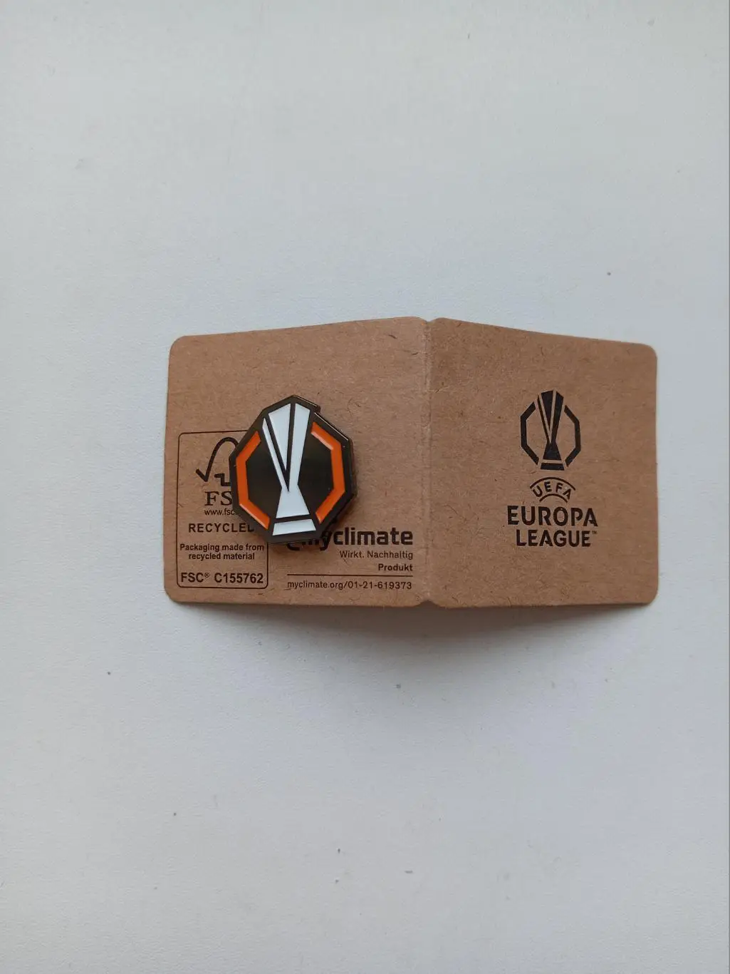 Значок. Кубок Лиги Европы-официальная продукция