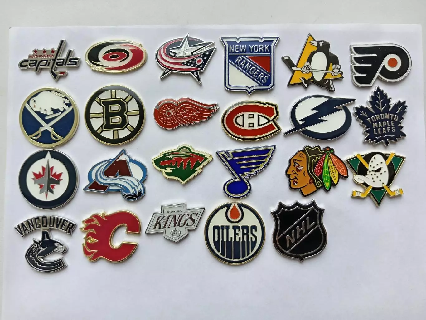 Значок. НХЛ -23 значки Вашингтон Кэпиталз.Торонто .Бостон.....