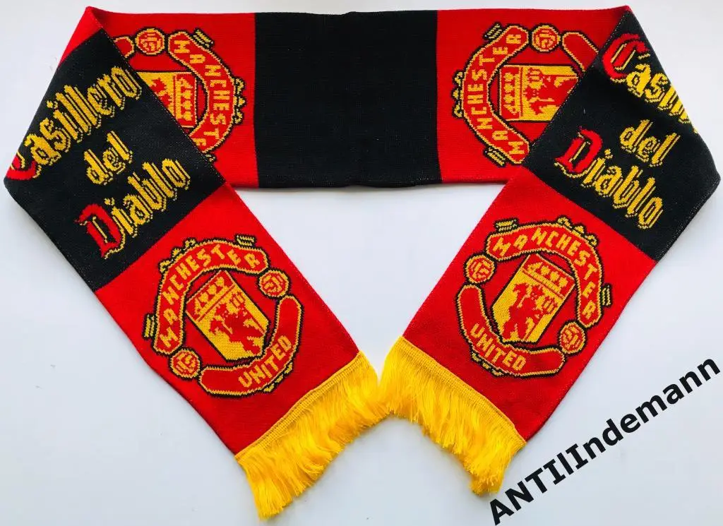 Шарф ФК Манчестер Юнайтед, Англия