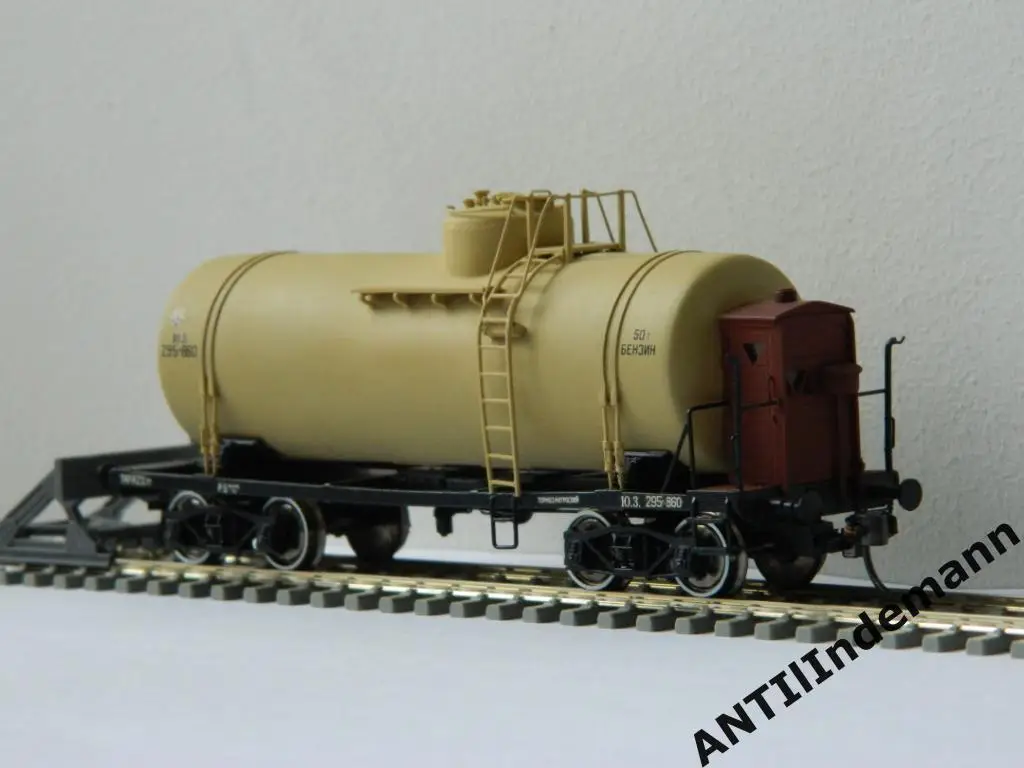 Цистерна (бочка) с тормозной будкой (бензин), СССР. Автор С. Шевчук. H0 1/87 1