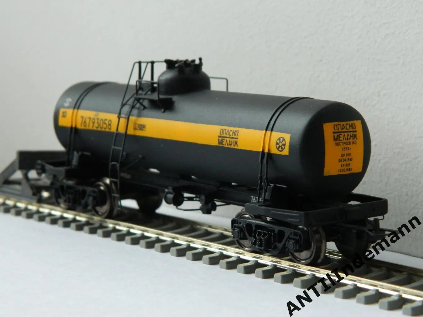 Цистерна (бочка) для перевозки меланжа (СССР). Автор С. Шевчук. Масштаб H0 1/87 4