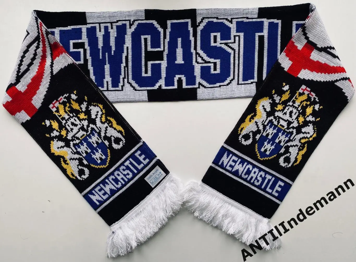 Шарф ФК Ньюкасл Юнайтед Ньюкасл-апон-Тайн, Англия