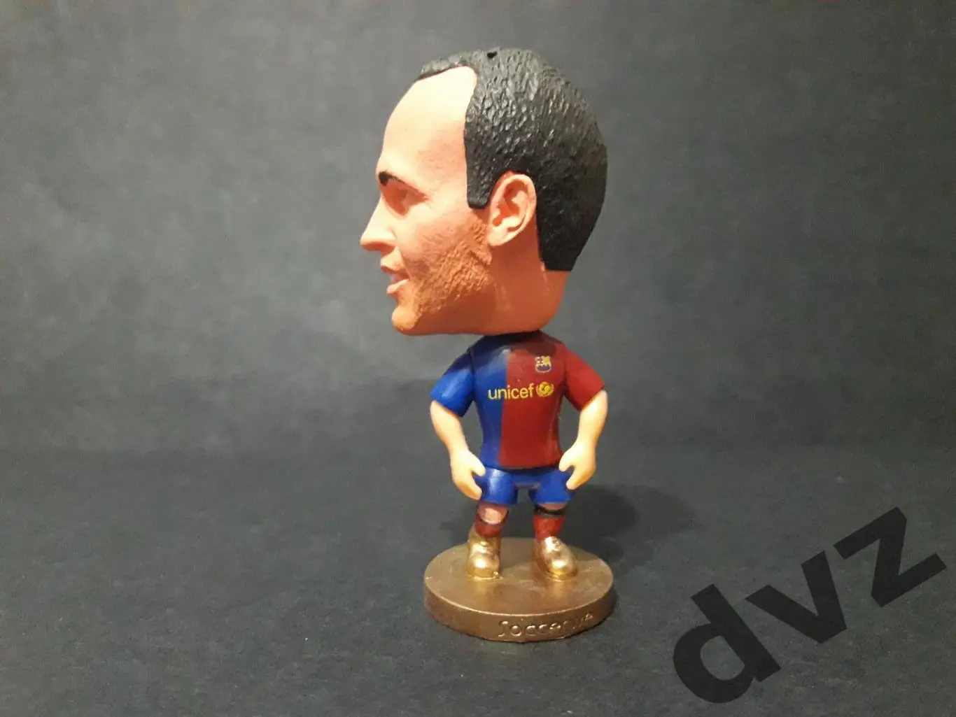 Андрес Иньеста. Барселона. Фигурки футболистов. Серия Soccerwe. 3