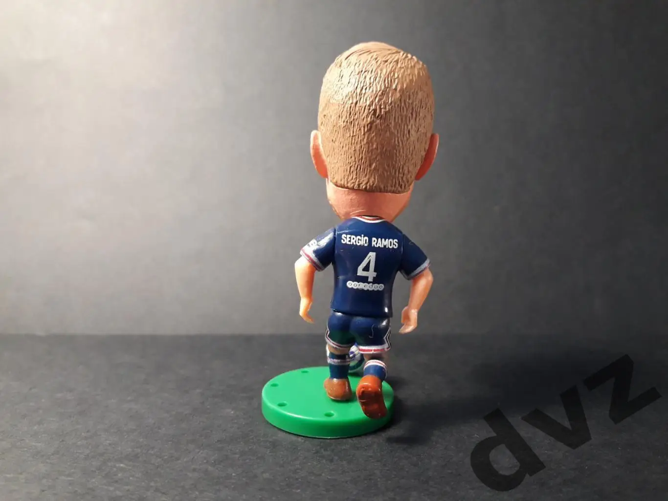 Серхио Рамос. ПСЖ. Фигурки футболистов. Серия Soccerwe. 2