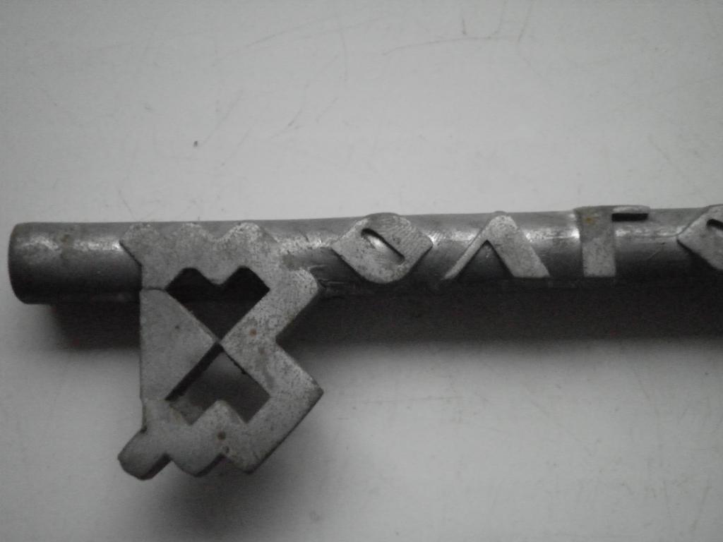 Сувенирный ключ города Волгоград, металл 2