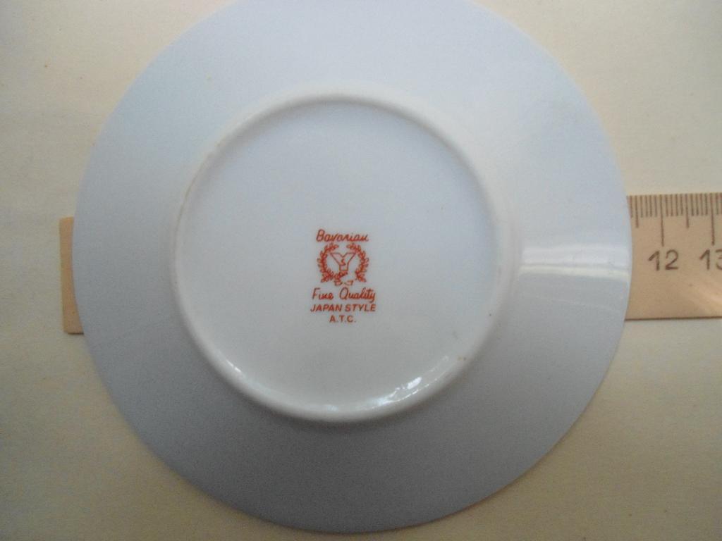Оригинальная тарелочка из Японии с клеймами 4