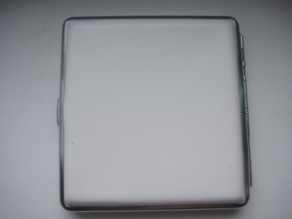 Портсигар белый, размер 10 х 10 см 1