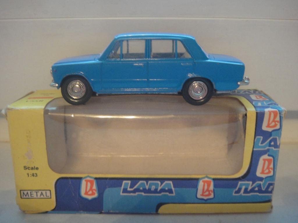 Модель СССР ВАЗ-2101 модель А9, 1:43, Сделано в СССР, цвет синий, в коробке