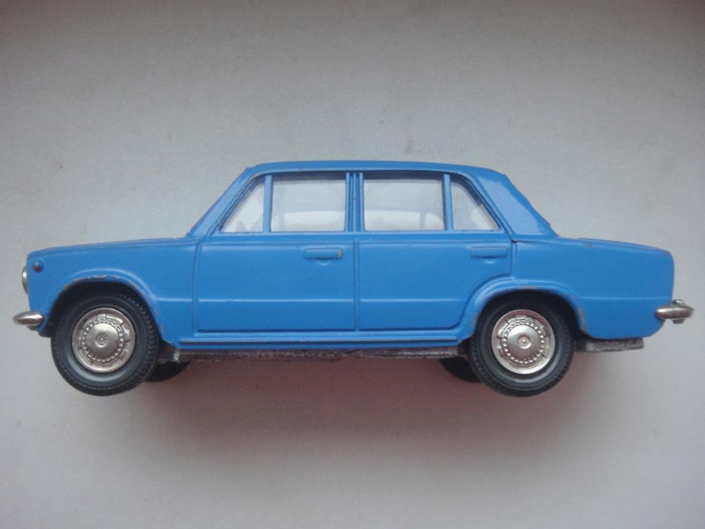 Модель СССР ВАЗ-2101 модель А9, 1:43, Сделано в СССР, цвет синий, в коробке 4