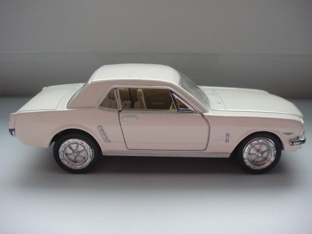 Ford Mustang 1964 1/2 KINSMART Scale 1/36, инерционная 3