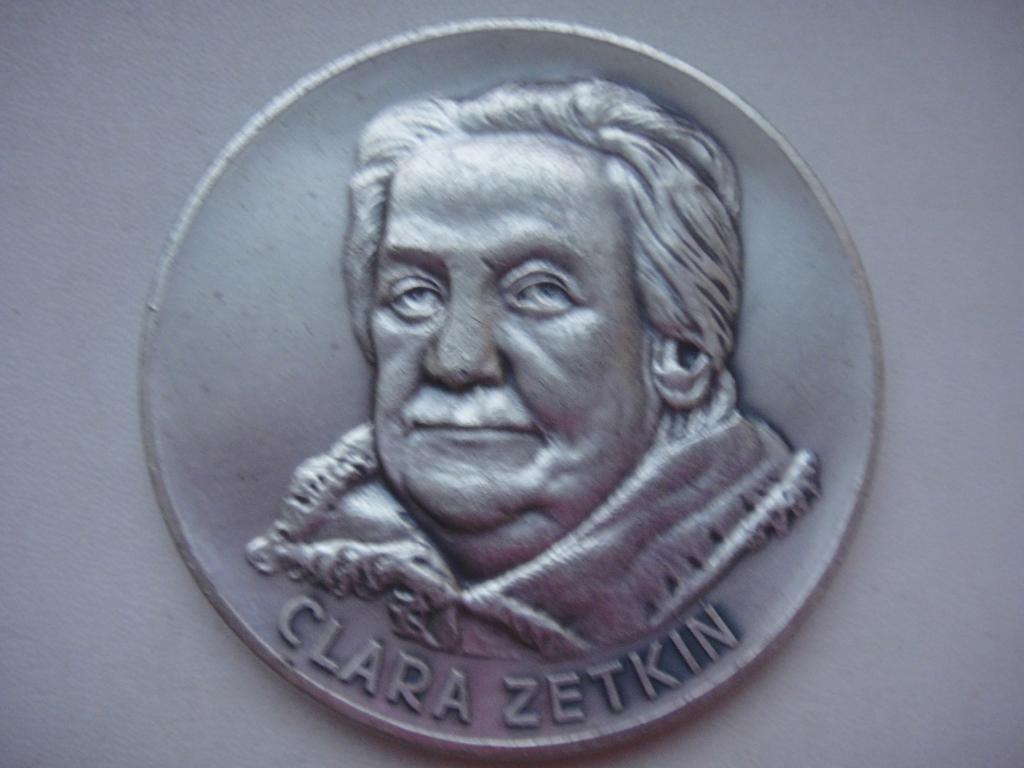 Настольная памятная медаль CLARA ZETKIN GEBURTSHAUS ДОМ РОЖДЕНИЯ, редкая