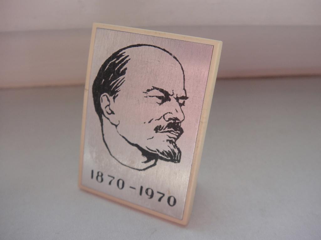 Плакетка настольная СССР ЛЕНИН 1870-1970 ЗММ цена 20 копеек, карболит 6