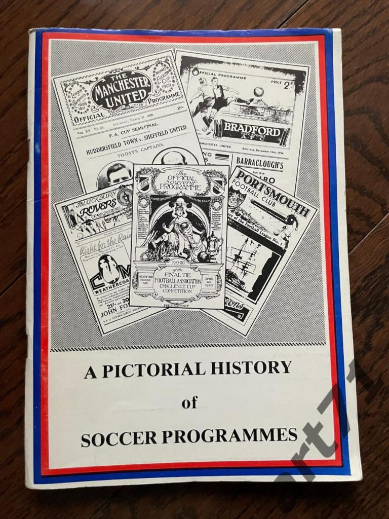 A pictorial history of soccer programmes. 140 стр.