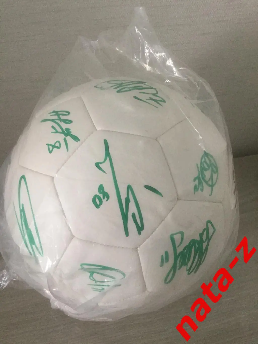 Футбольный мяч ФК Краснодар с автографами игроков. 3