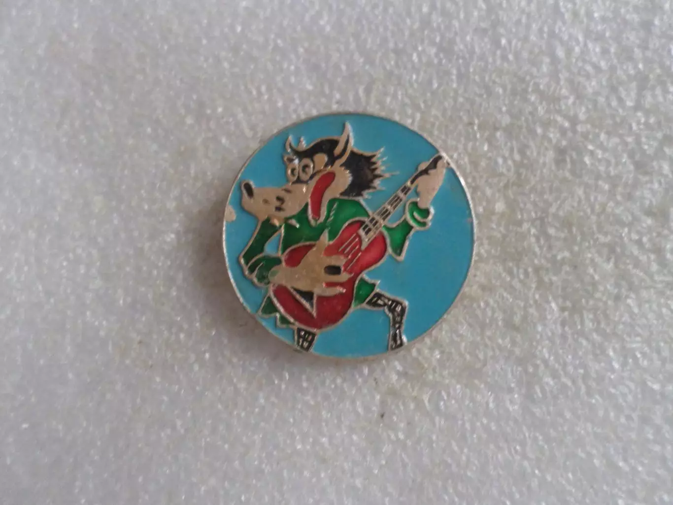 Значок детский Ну погоди Волк с гитарой