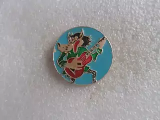 Значок детский Ну погоди Волк с гитарой