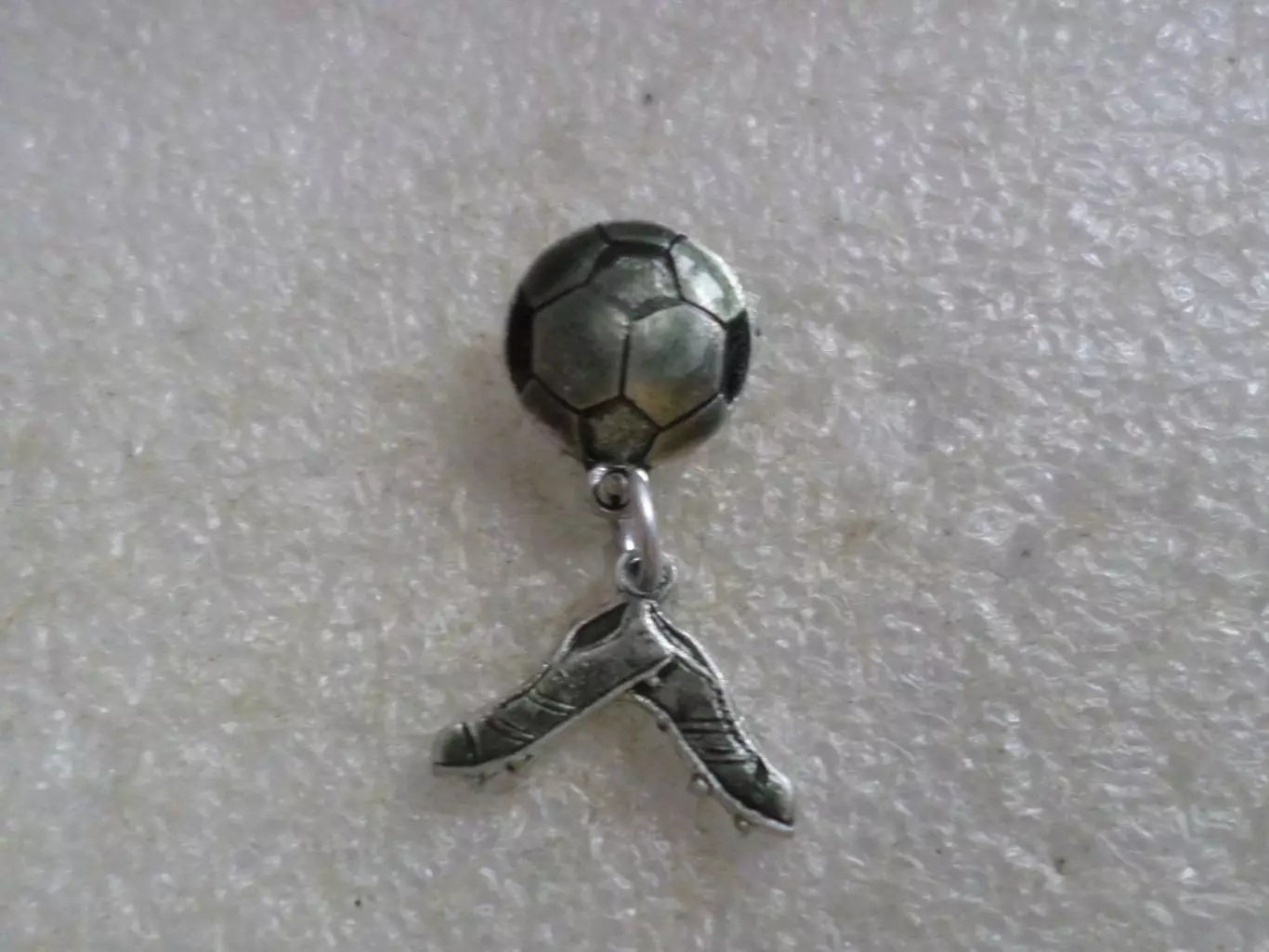 значок футбол бутсы