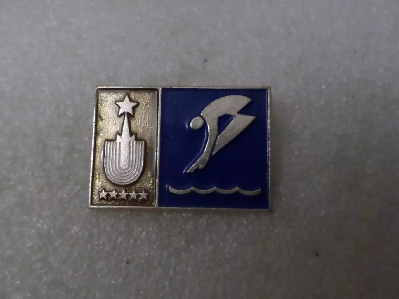 Значок Универсиада 1973 г прыжки в воду