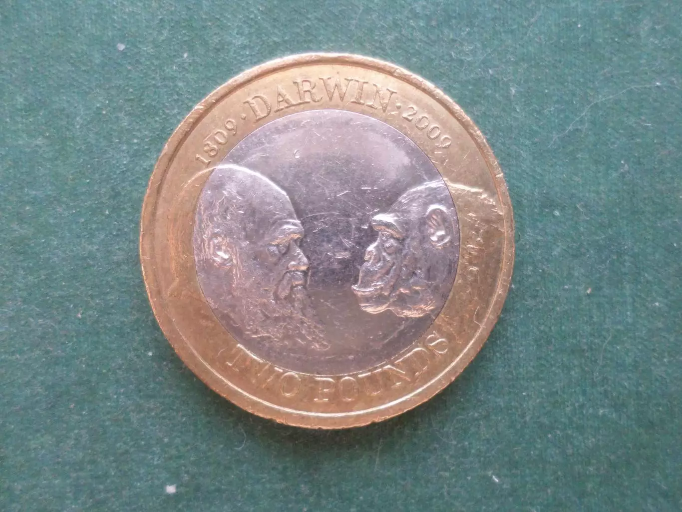 Монета 2 фунта Великобритания 2009 г 200 лет со дня рождения Дарвина
