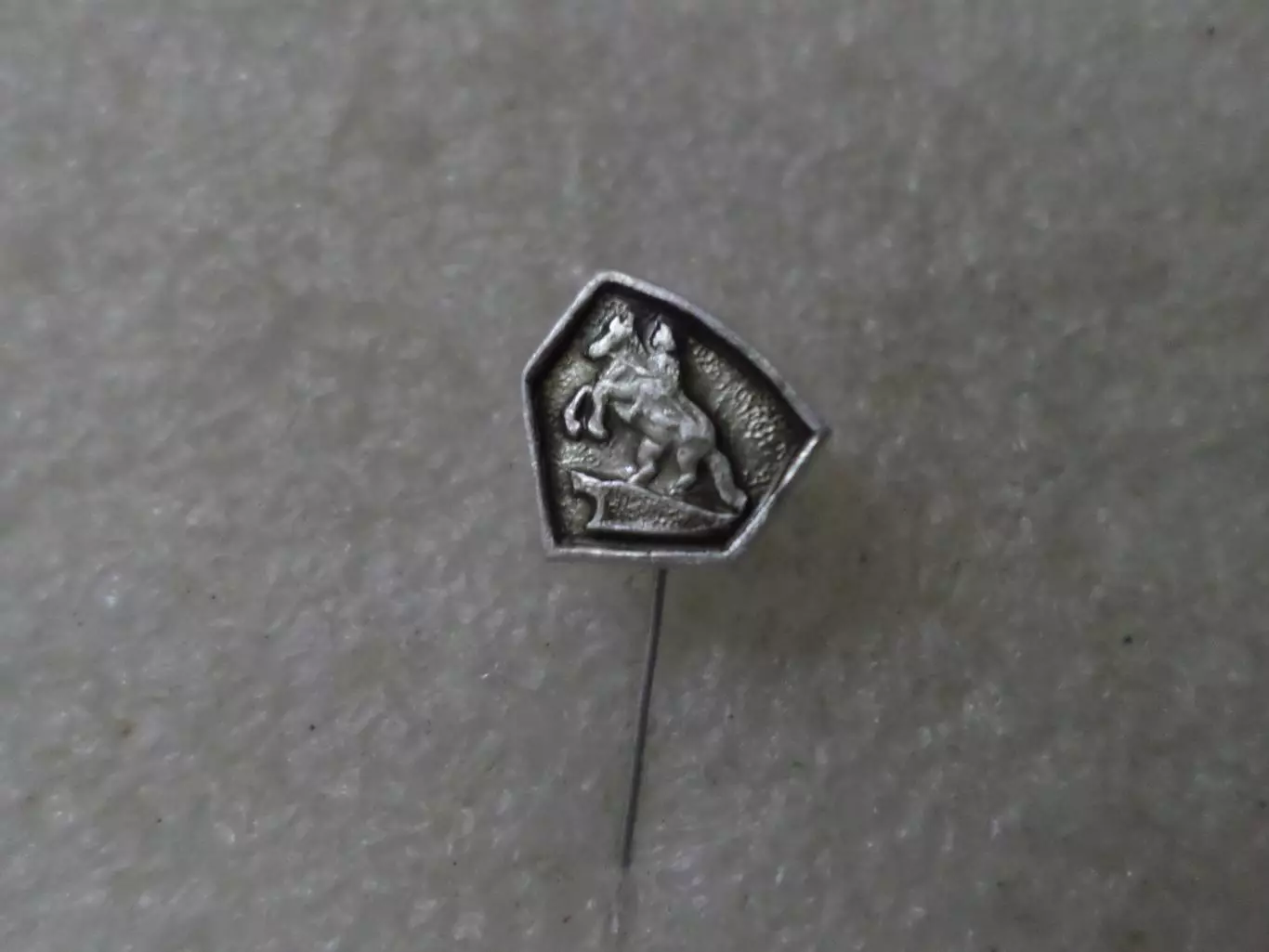 Значок г. Ленинград Памятник