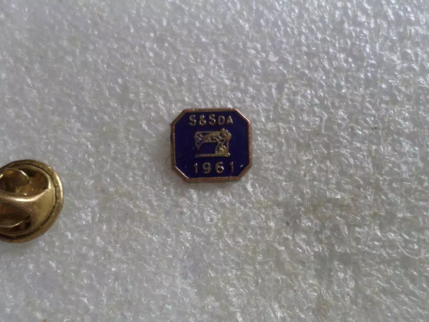 Значок швейная машинка